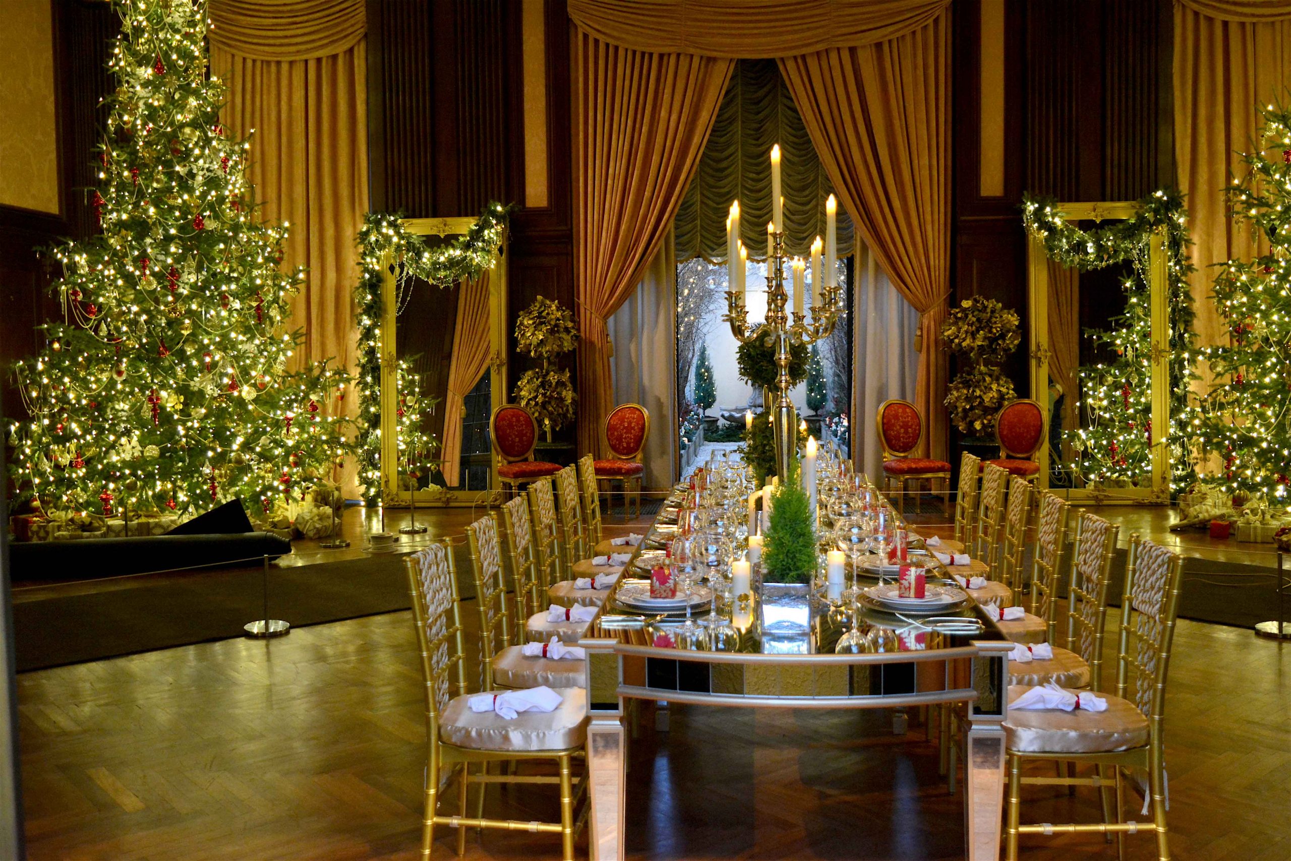 A LONGWOOD CHRISTMAS